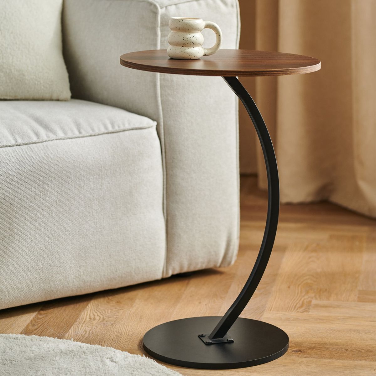 Table d’Appoint – Élégance Compacte & Fonctionnalité
